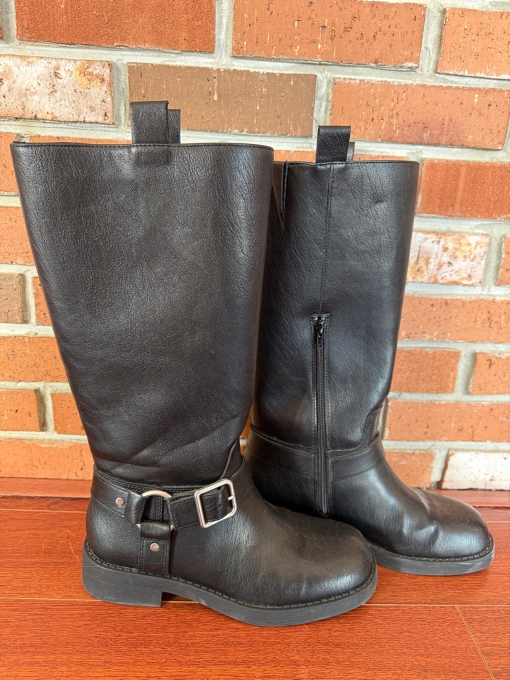 low heel boot